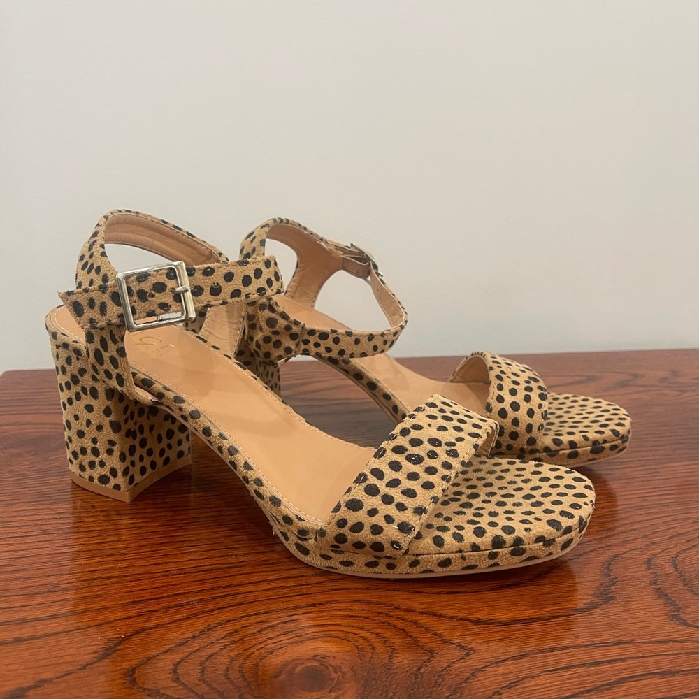 Rouge Helium Tan and Black Heels with Block Heel